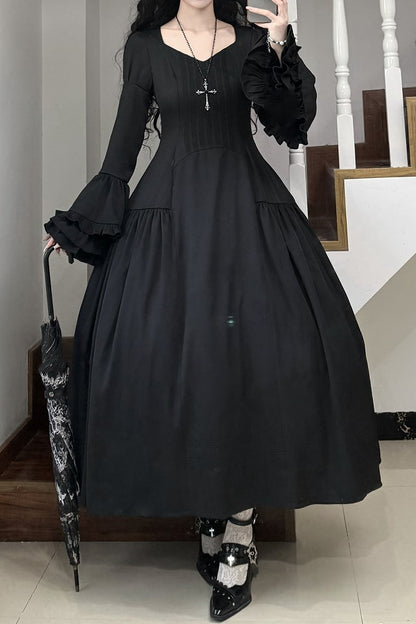 [Termine prenotazione 30 maggio] Abito gothic lolita bianco e nero con maniche svasate + sopragonna a corsetto rialzabile con croci + set completo