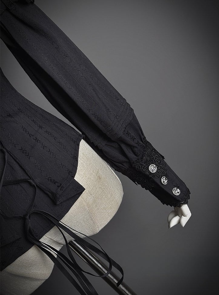 【2月23日予約締切】ドーンブレイカーゴシックフリルスタンドカラージャカードリボンシャツ