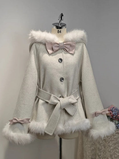 [Deadline for reservations: December 18] Bunny Ear Hoodie Fur Ribbon Cape Coat