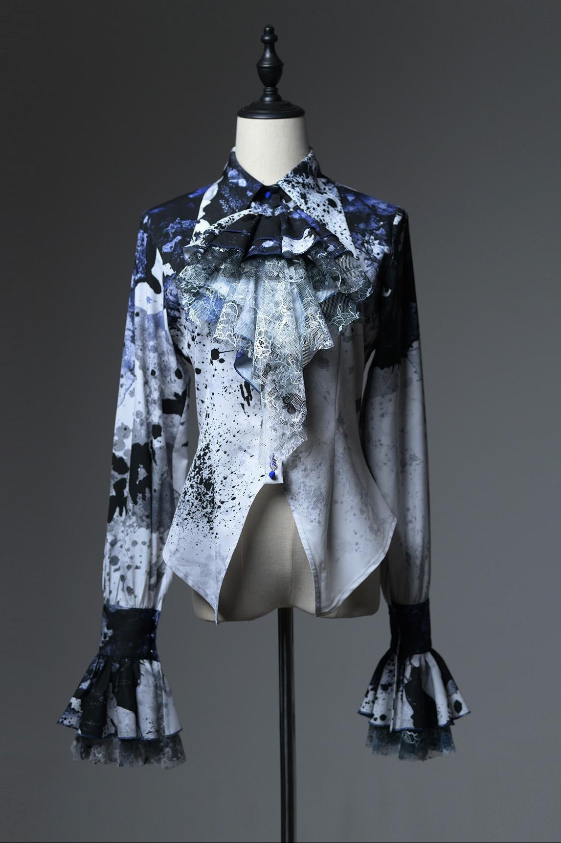 【12月10日予約締切】Bloodstainedプリントポイントテッドカラーシャツ