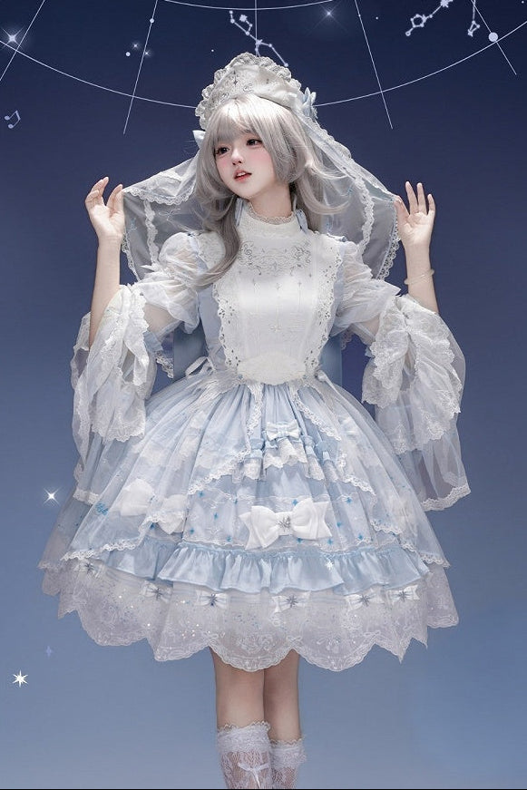 [Vorbestellschluss: 9.23] Klassisches Lolita-Kleid in Hellblau/Dunkelblau mit Himmelsstern-Stickerei, Glockenärmeln, Tülllagen und Schleife
