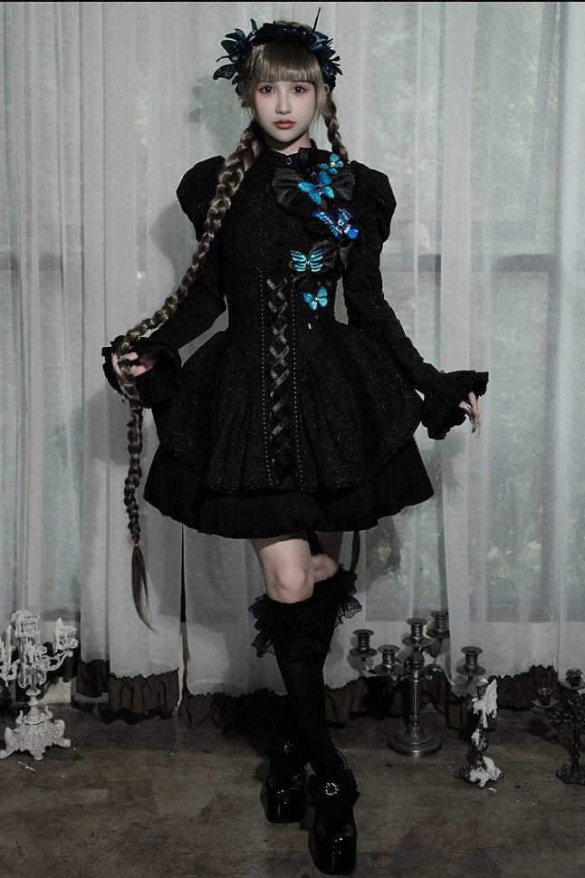 [Reservierungsschluss 14. Oktober] Schwarz-weißes Gothic-Lolita-Minikleid mit Schmetterlingsschleife, Bandkragen und Schnürung am Rücken