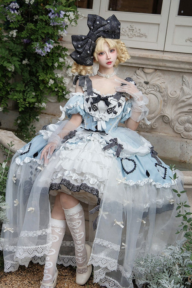 [Cierre de reservas: 24 de julio] Vestido lolita azul de Alicia en el País de las Maravillas con hombros descubiertos, lazo de cartas y superposición de tul (largo/corto)