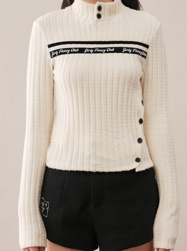 ハーフボタンネックトップス＋ショートパンツ