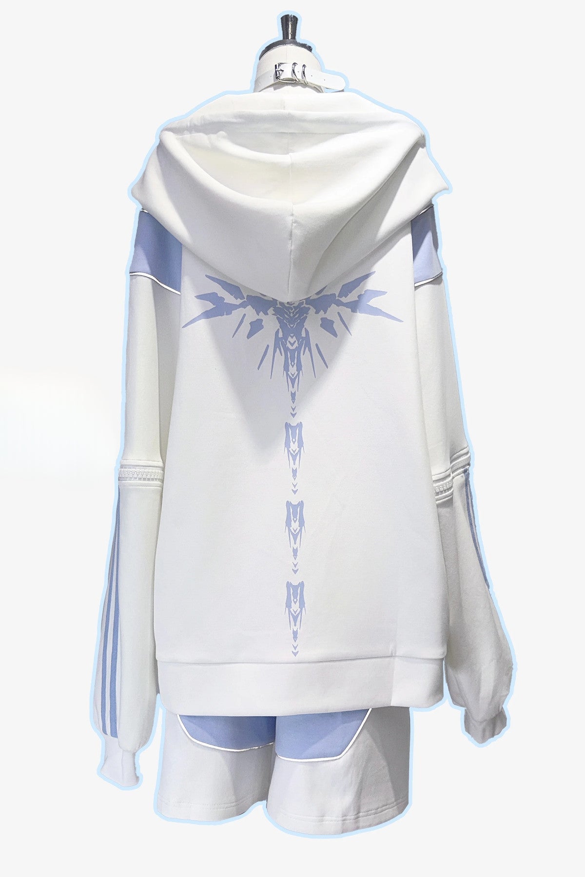 Set aus Kapuzen-Sweatshirt-Jacke und Shorts