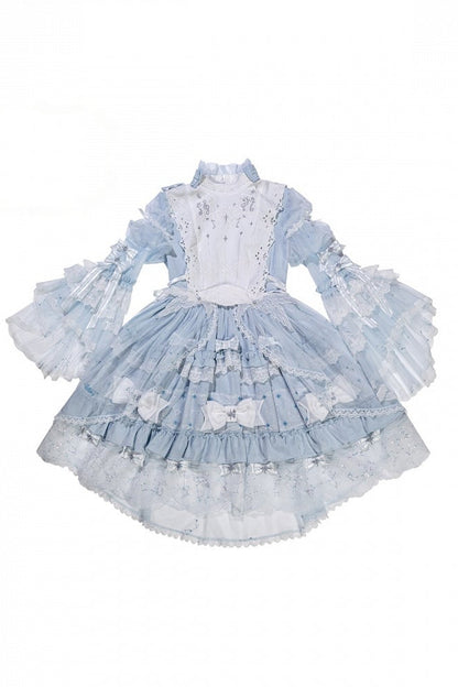 [Vorbestellschluss: 9.23] Klassisches Lolita-Kleid in Hellblau/Dunkelblau mit Himmelsstern-Stickerei, Glockenärmeln, Tülllagen und Schleife