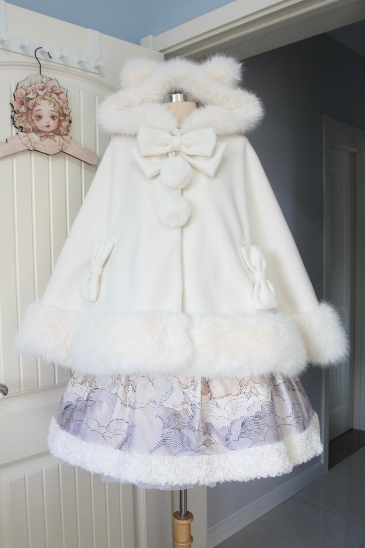 【12月18日予約締切】猫耳ファーフーディーケープコート