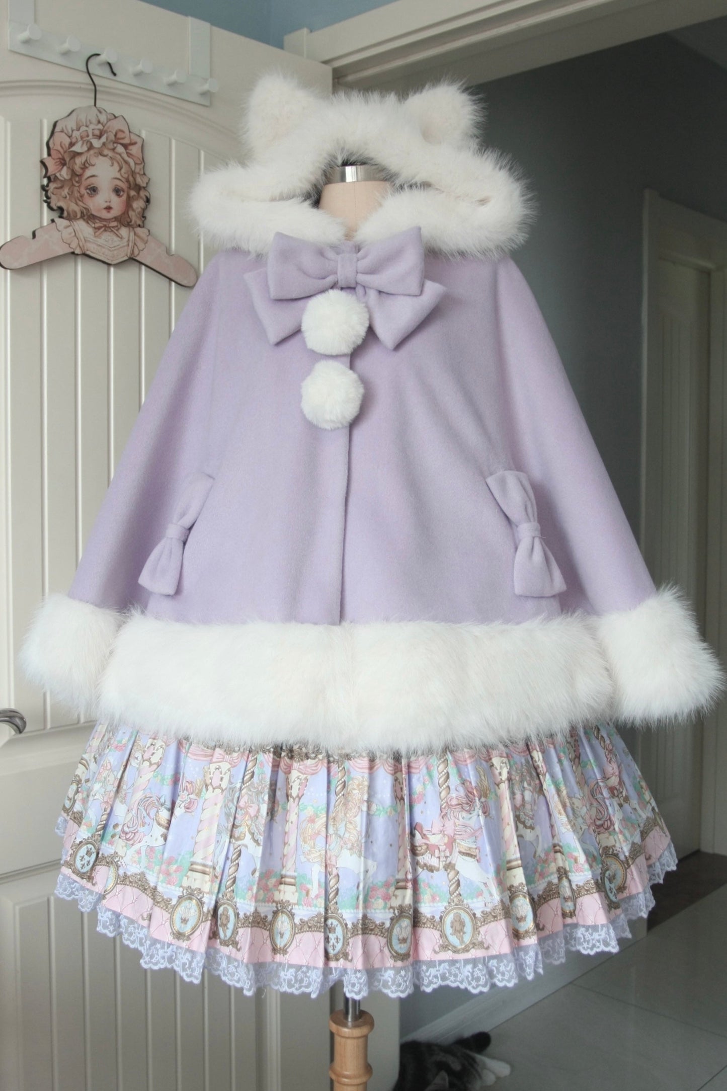 【12月18日予約締切】猫耳ファーフーディーケープコート