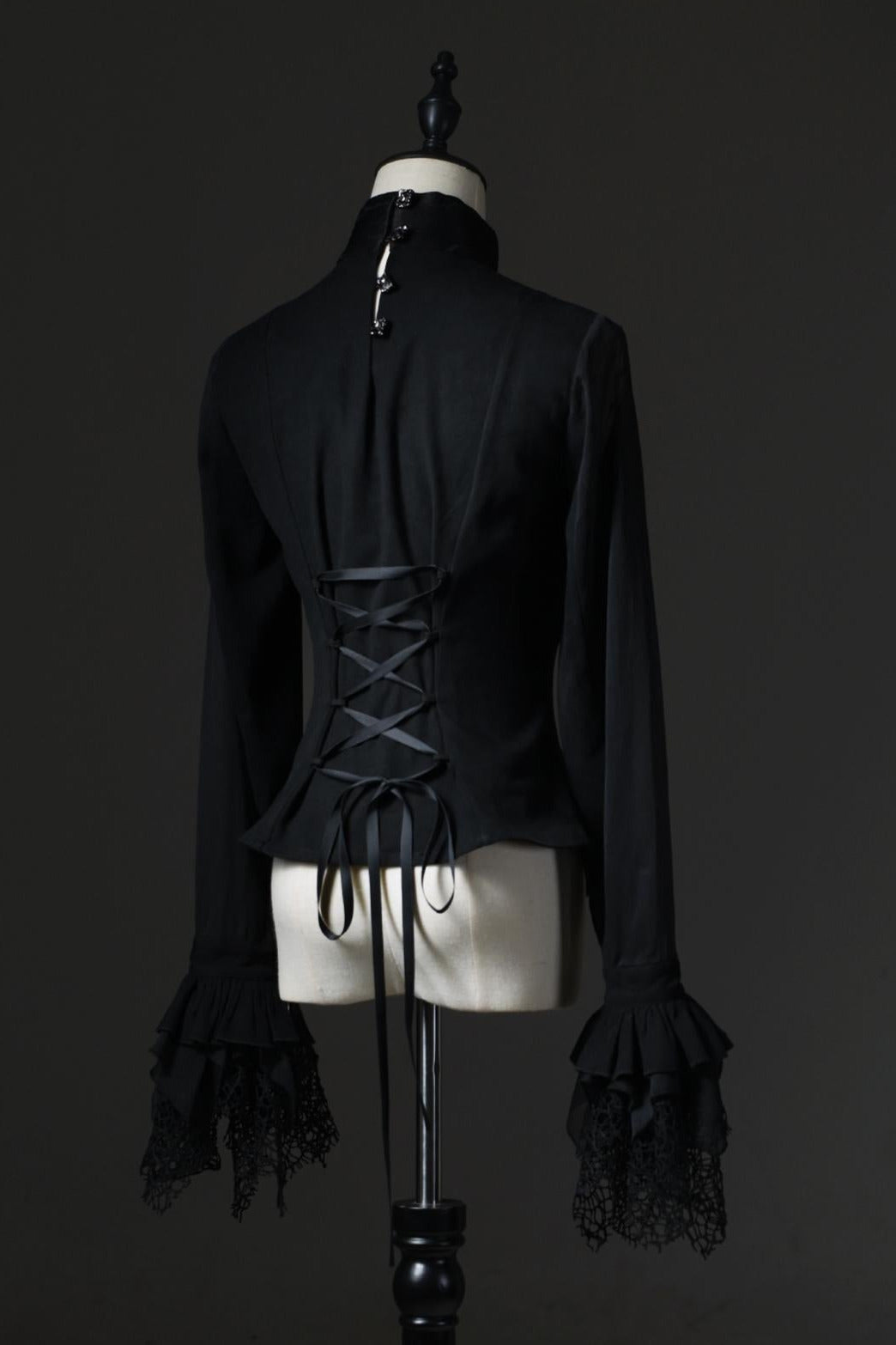 [Deadline for reservations: February 23] Horror House Spider Web Gothic Deep V Shirt