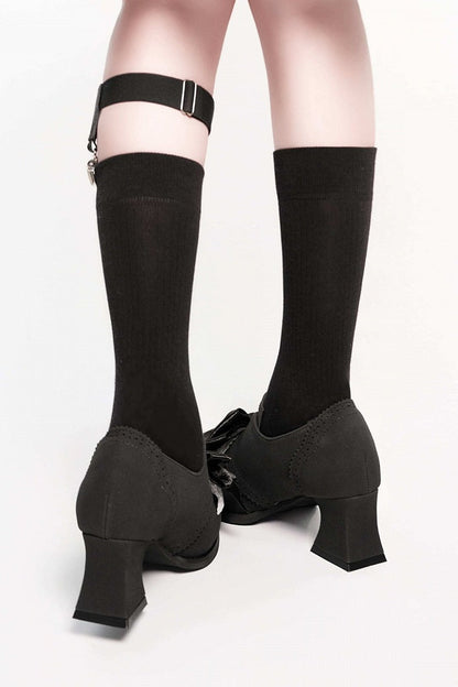 [Reservierungsschluss 25. Juli] Schwarze/dunkel-schwarze Wildleder-Schuhe im Dark-Gothic-Stil mit Kreuzmotiv, Schleife und Spitze