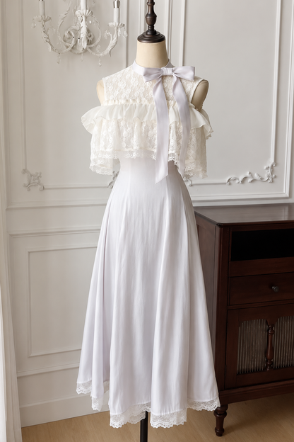 Langes schulterfreies Spitzenkleid