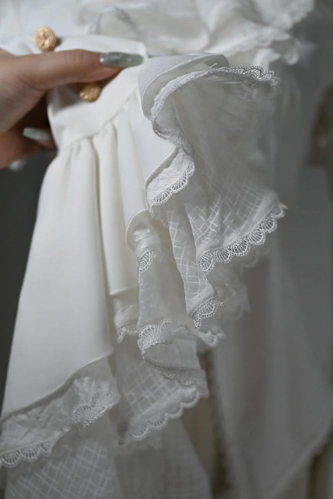[Pre-order Deadline: July 25] Black/White Gothic Lolita Elegant Ruffle High-Neck Bell-Sleeve Lace Ruffle Shirt