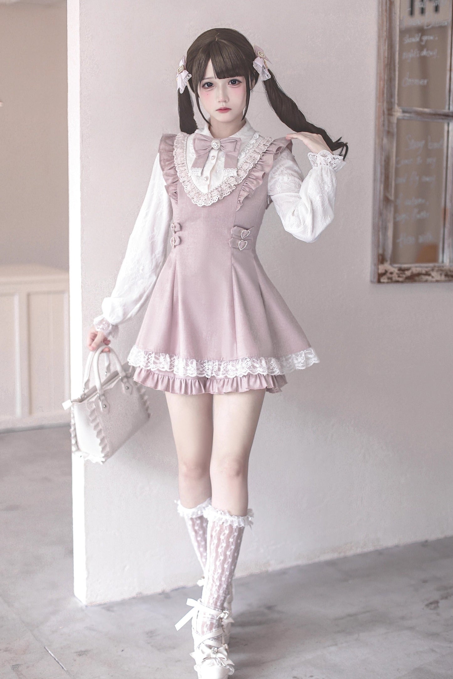 [Fecha límite de reserva: 14 de septiembre] Conjunto de vestido con volantes rosa y blanco + lazo de joya