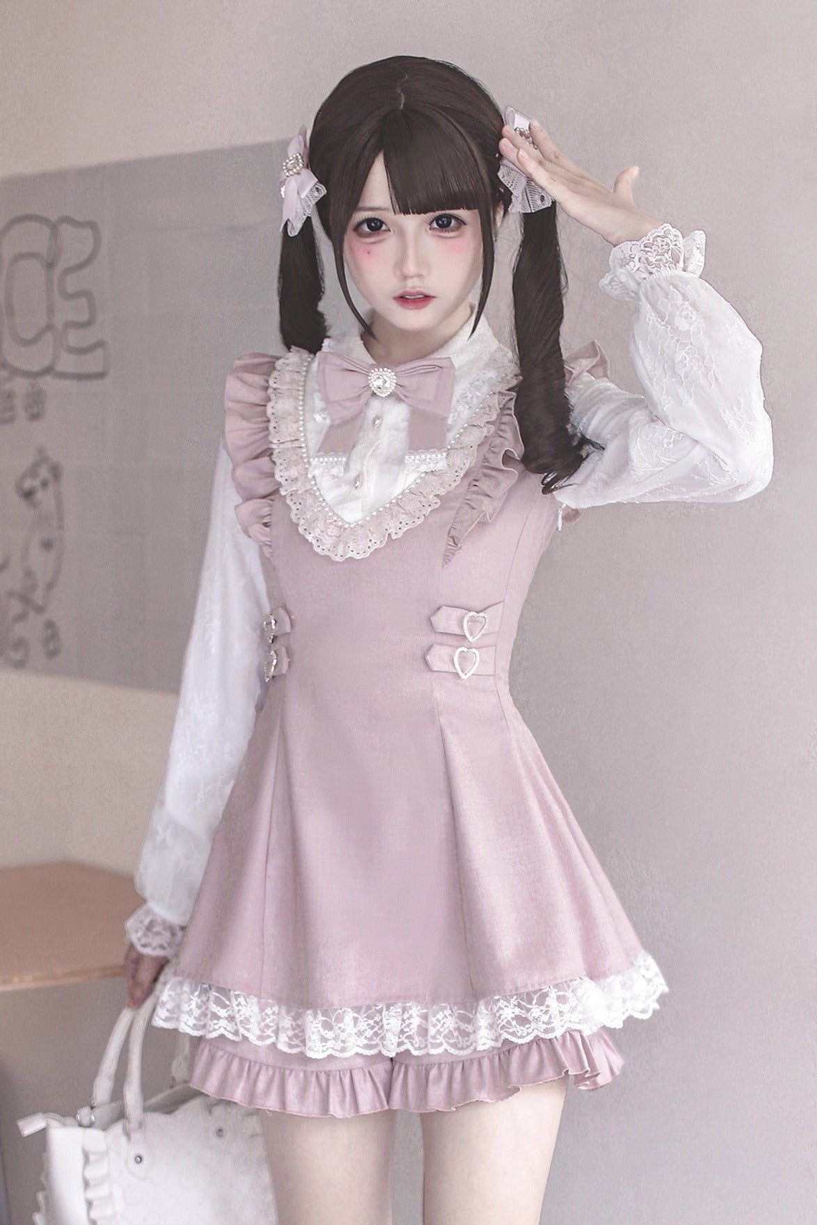 [Fecha límite de reserva: 14 de septiembre] Conjunto de vestido con volantes rosa y blanco + lazo de joya