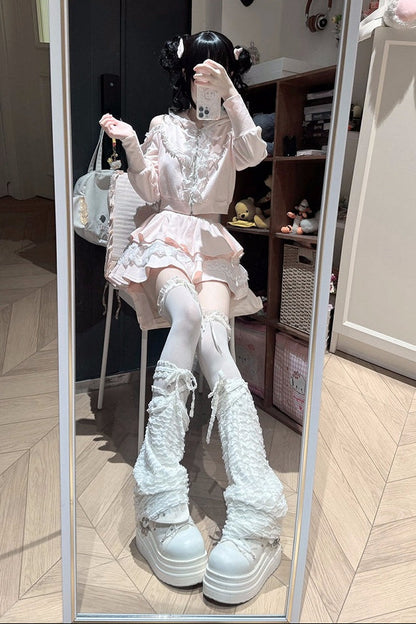 [Reservierungsschluss am 16. September] Set aus langärmligem Cold-Shoulder-Hoodie-Top mit Spitzenrüschen + Stufenrock mit Innenshorts