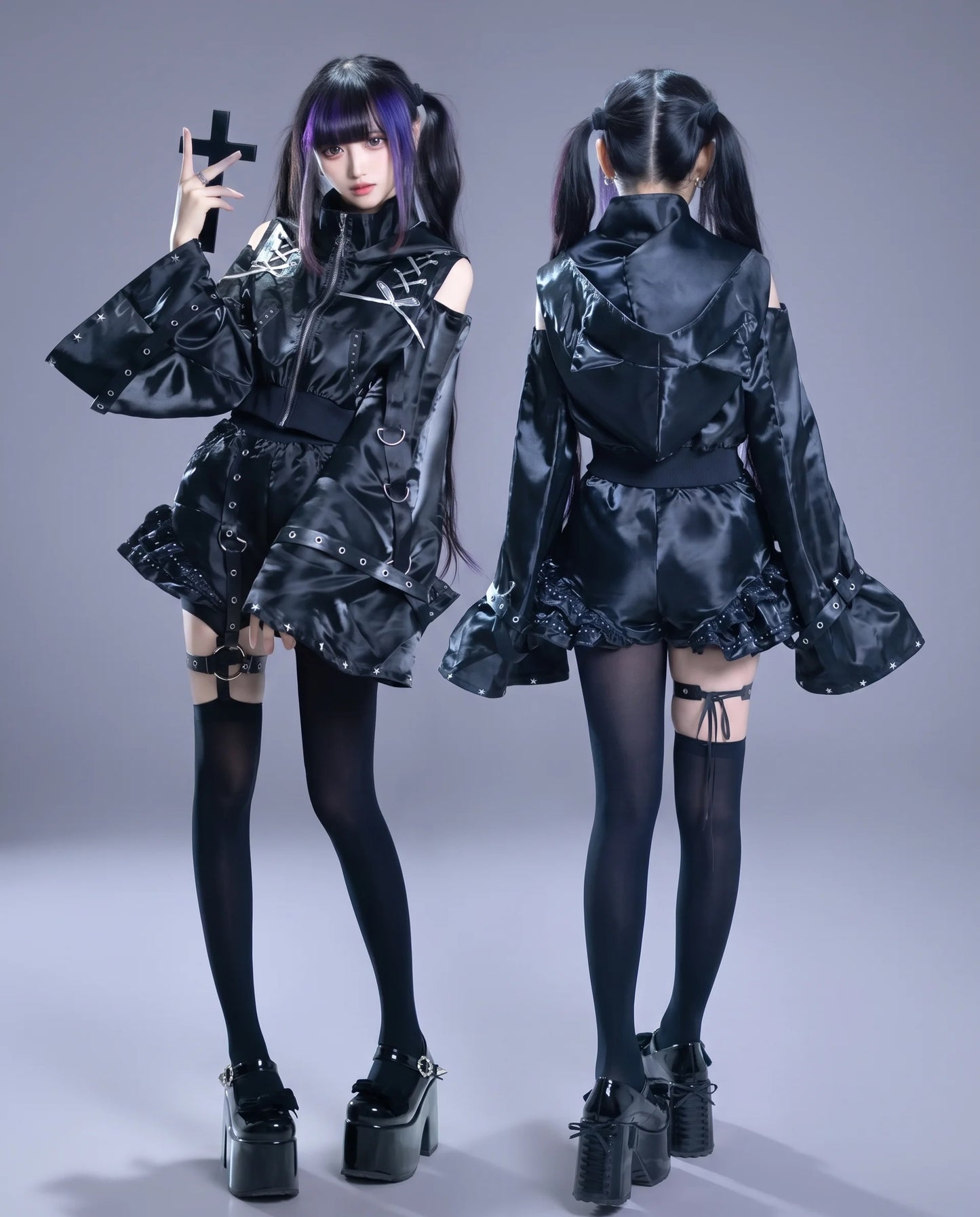 [Prodotto in preordine] Completo gotico cyber nero lucido e opaco con giacca con cappuccio e orecchie da gatto, zip e spalle scoperte + shorts con anelli per gambe