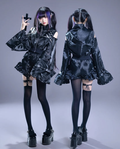 [Prodotto in preordine] Completo gotico cyber nero lucido e opaco con giacca con cappuccio e orecchie da gatto, zip e spalle scoperte + shorts con anelli per gambe