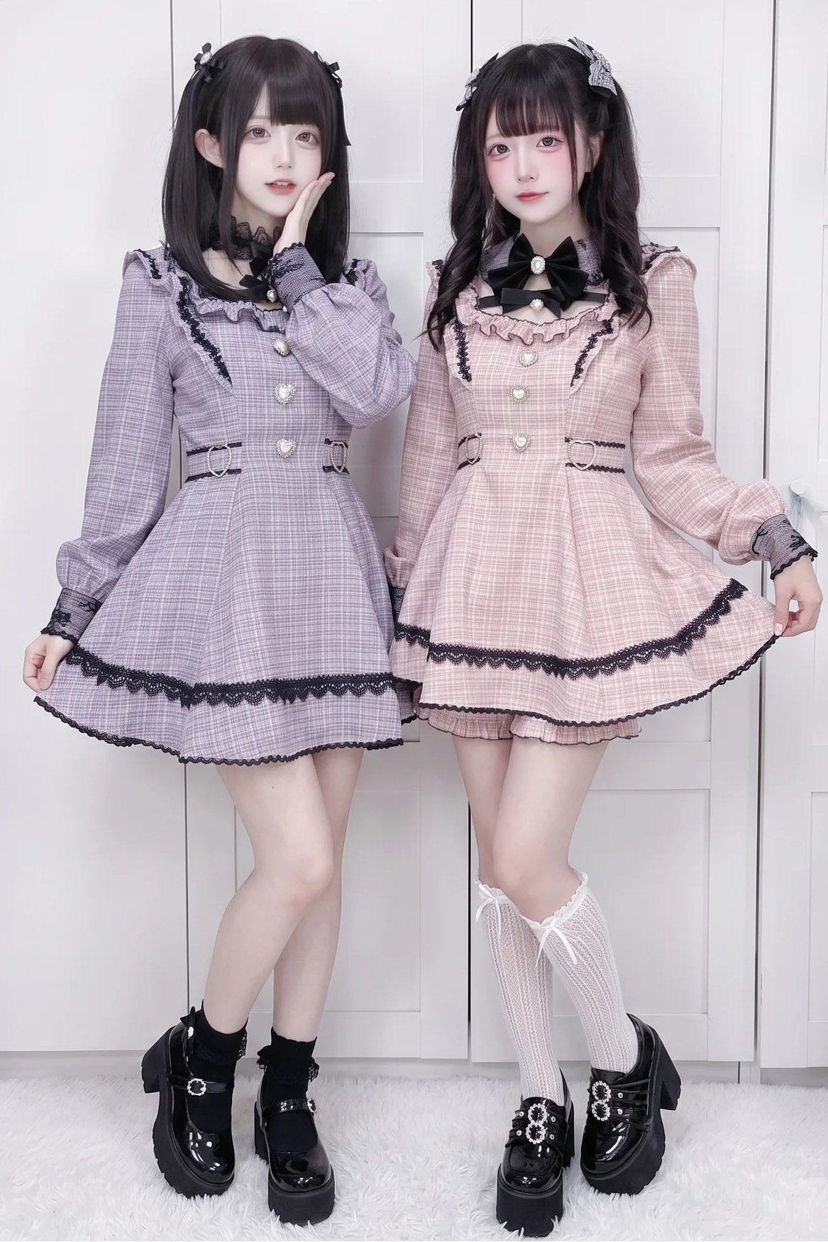 Vestido oscuro de cuadros estilo jirai + pantalones cortos