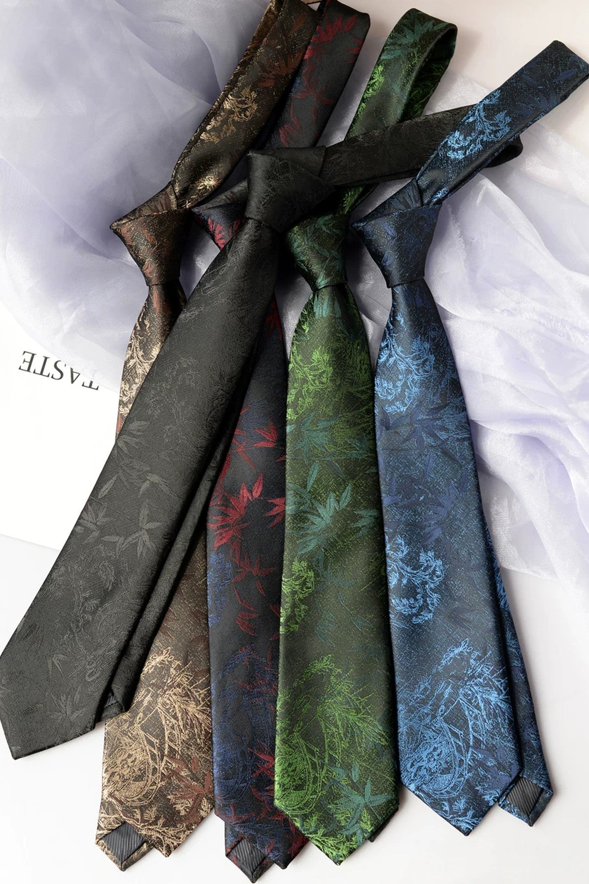 National Style Embroidered Pattern Tie