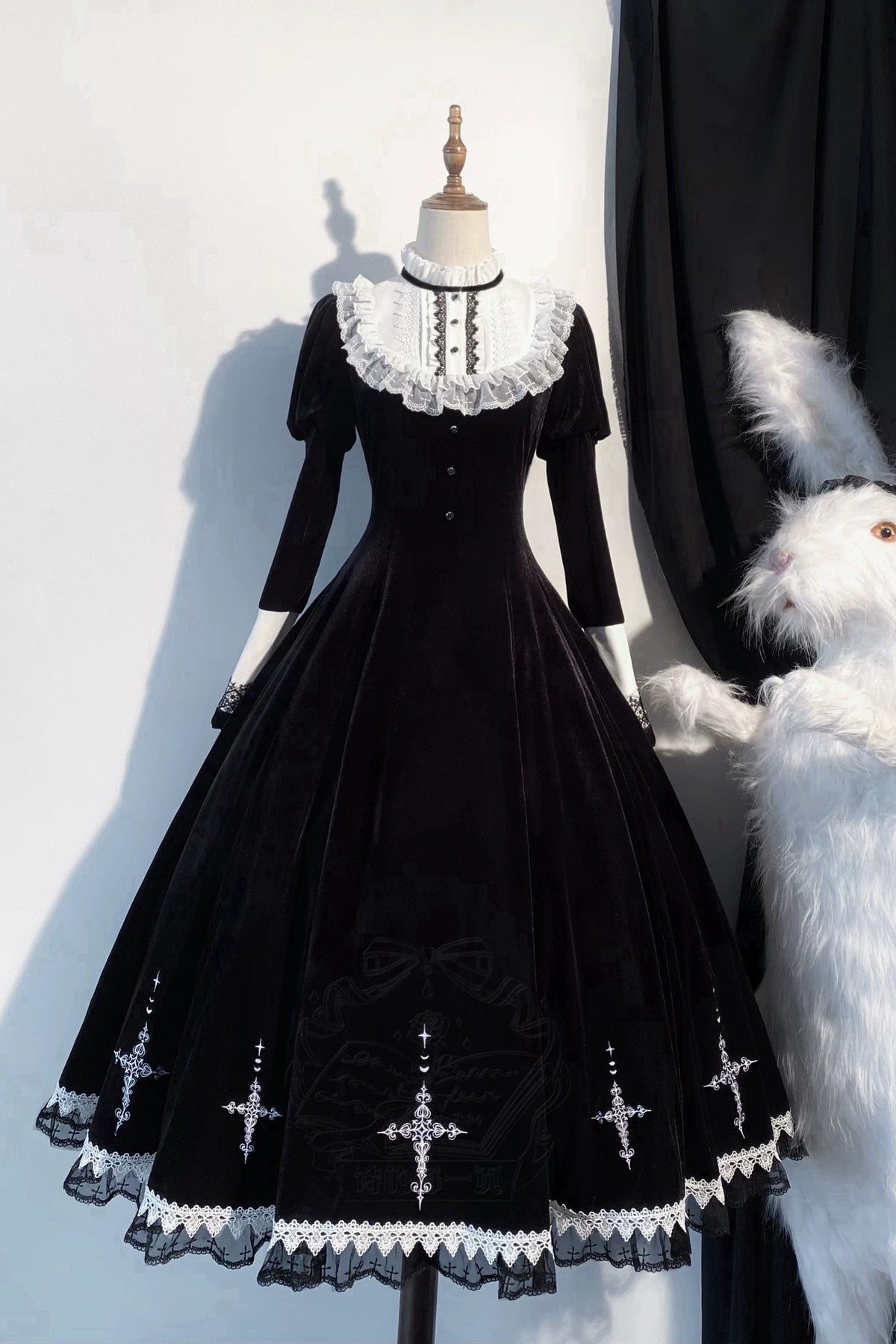 Cross-Cut Light Gothic Lolita Dress