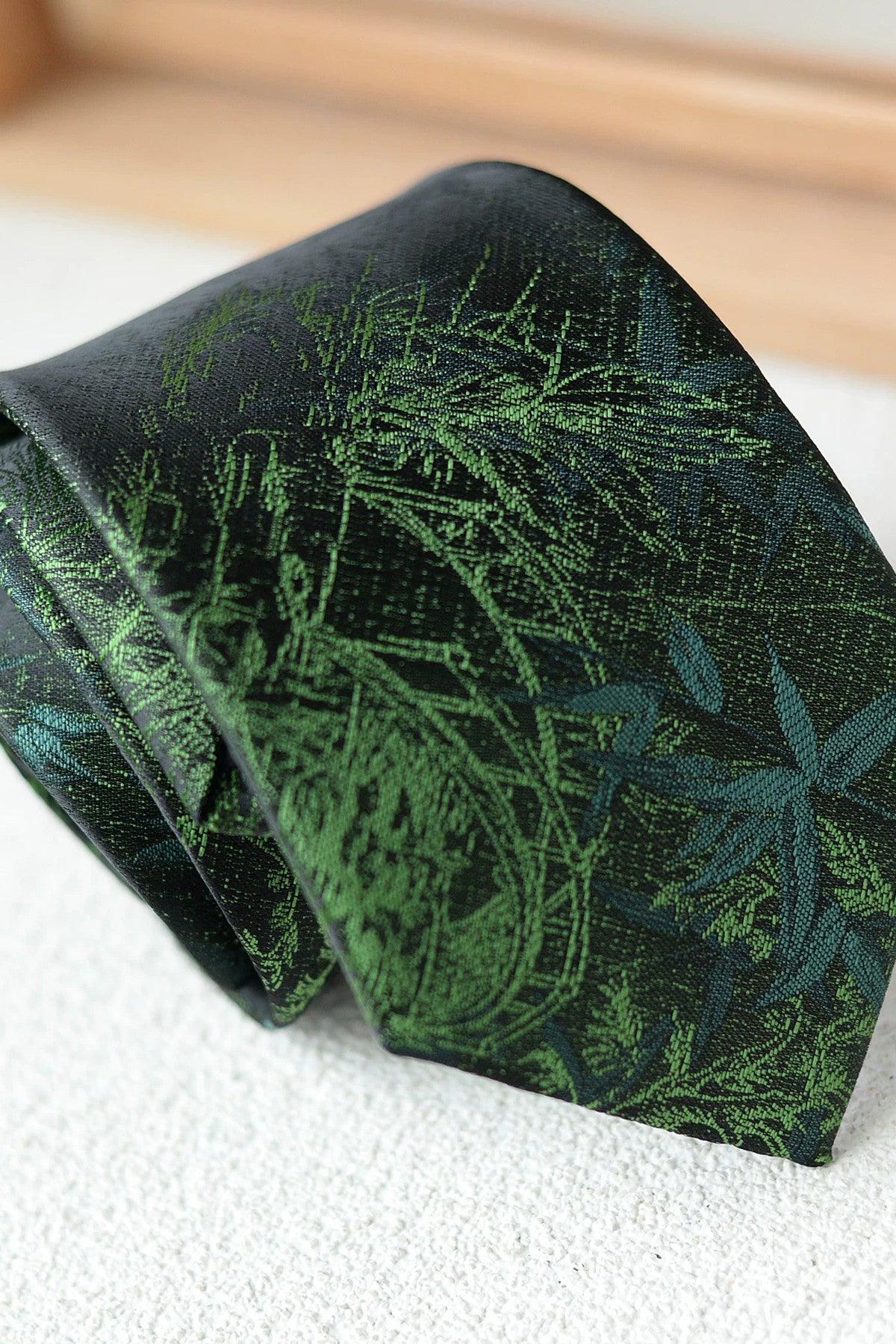 National Style Embroidered Pattern Tie