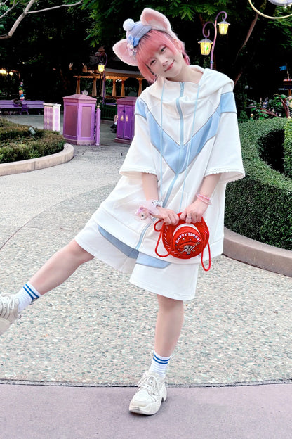 Set aus Kapuzen-Sweatshirt-Jacke und Shorts