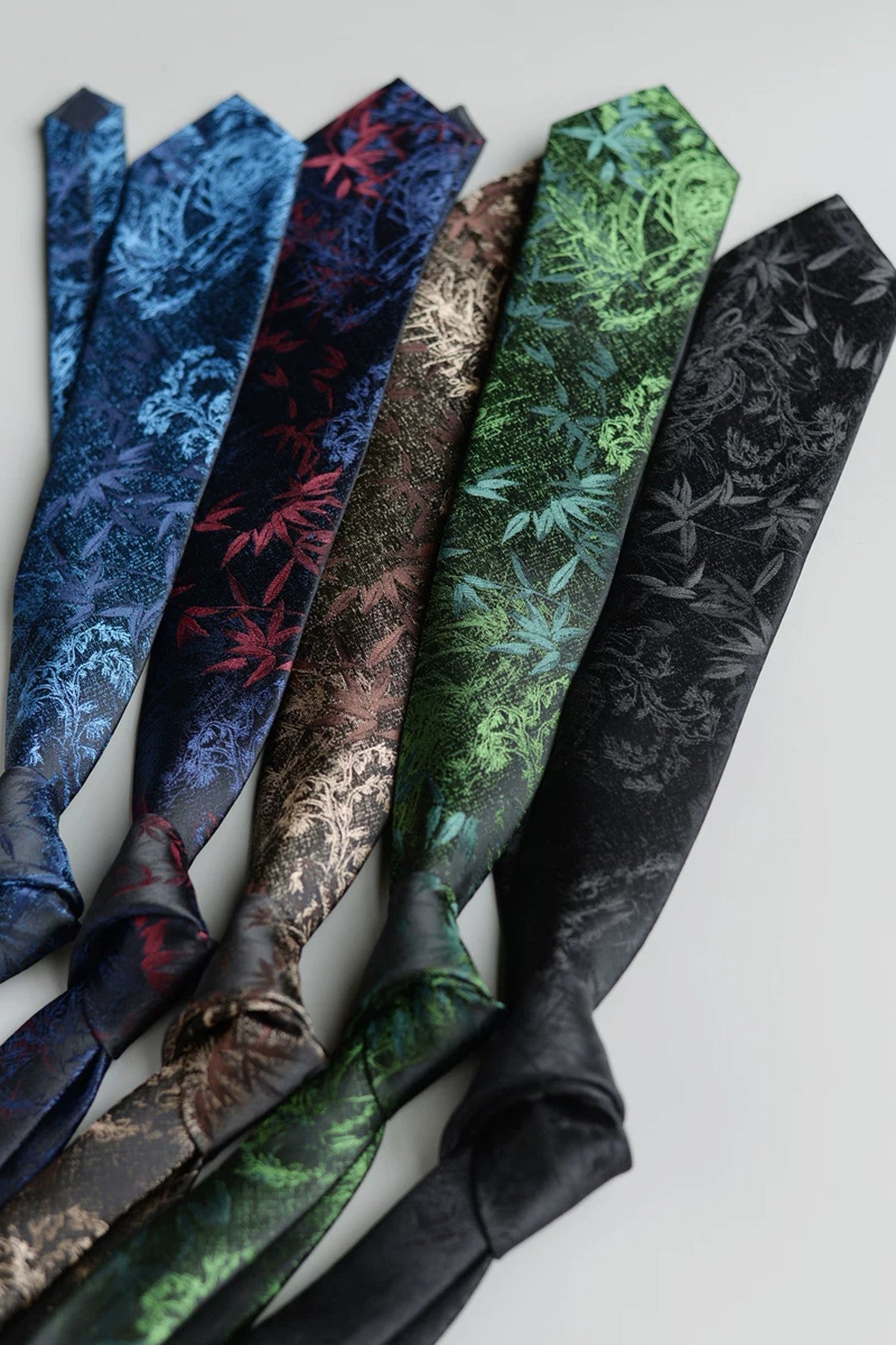 National Style Embroidered Pattern Tie