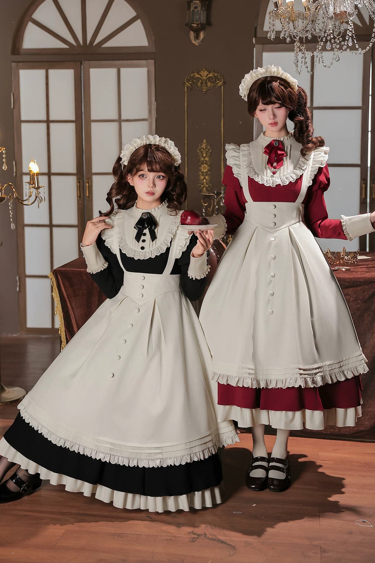Robe tablier de soubrette à col montant