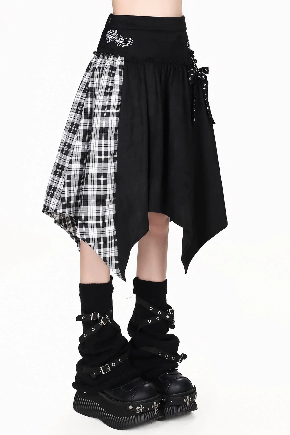 Hoch taillierter asymmetrischer karierter Patchwork-Rock