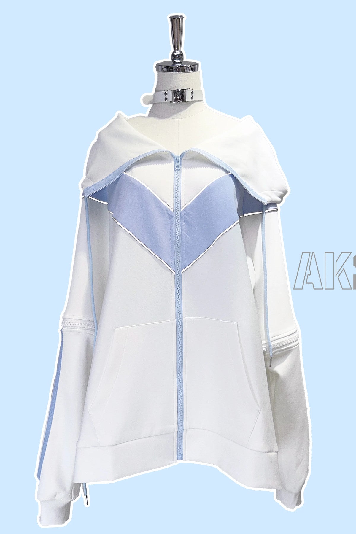 Set aus Kapuzen-Sweatshirt-Jacke und Shorts