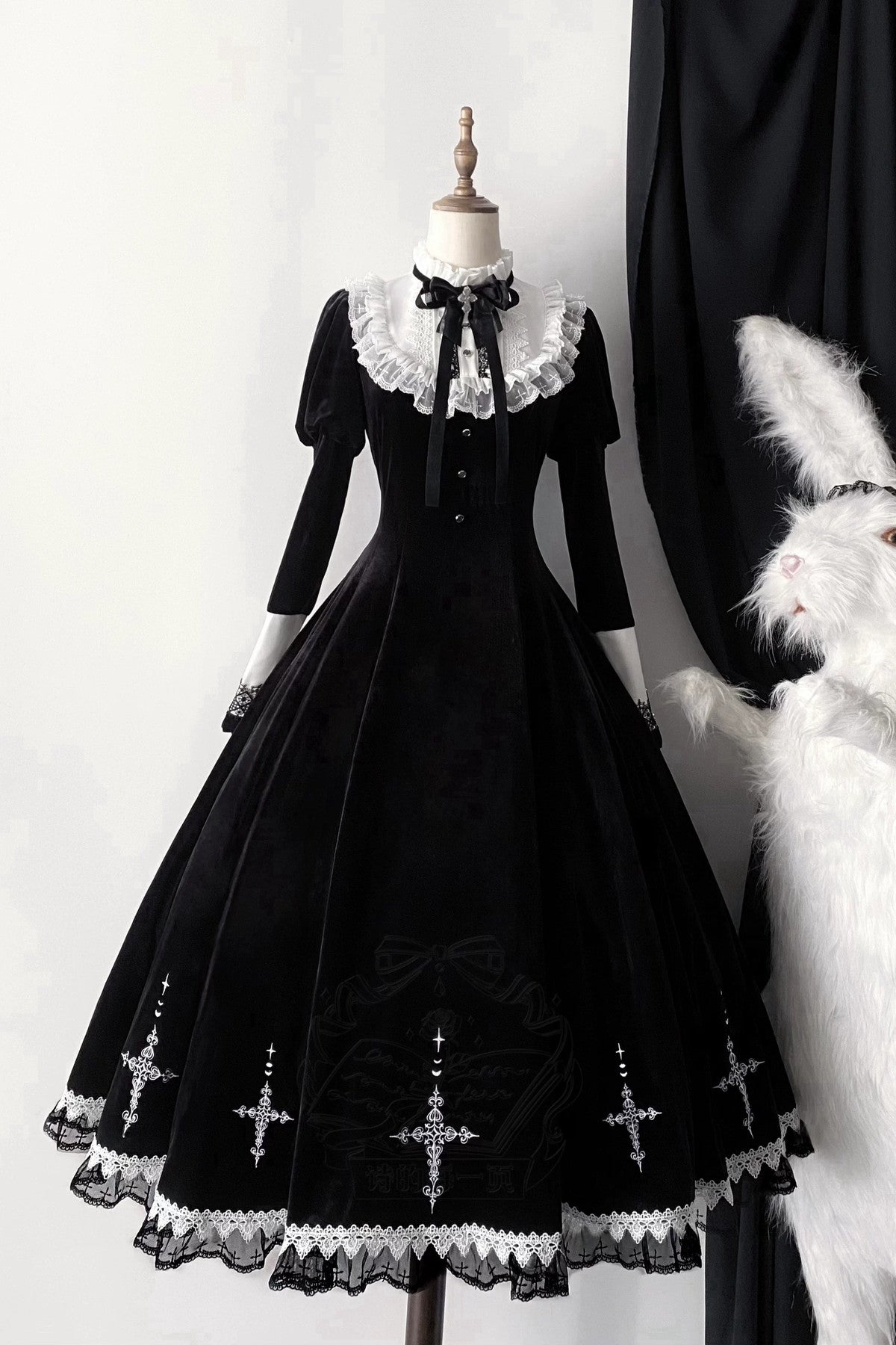 Cross-Cut Light Gothic Lolita Dress