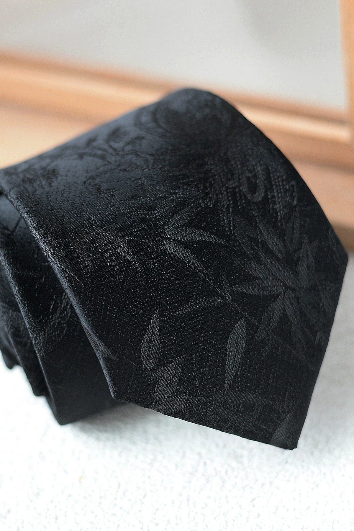 National Style Embroidered Pattern Tie