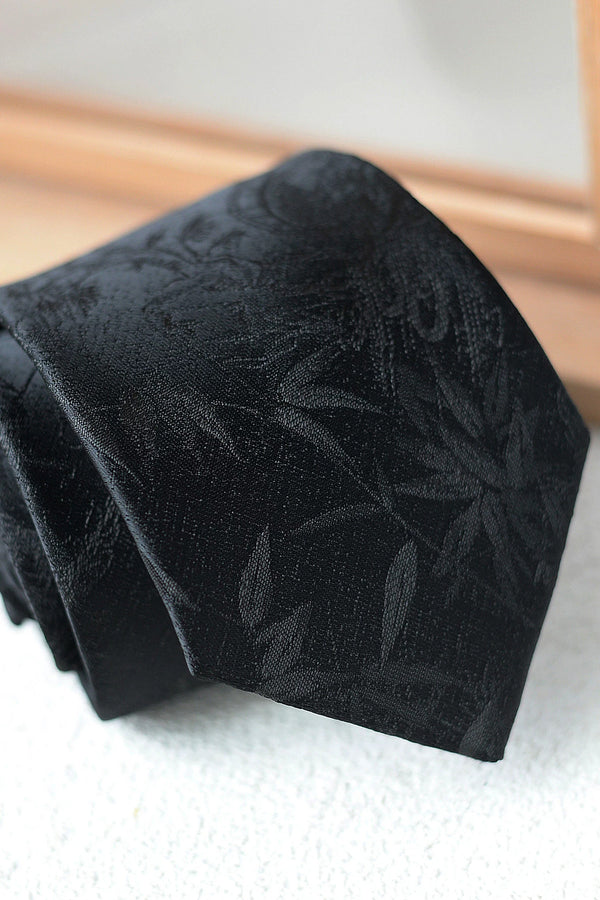 National Style Embroidered Pattern Tie