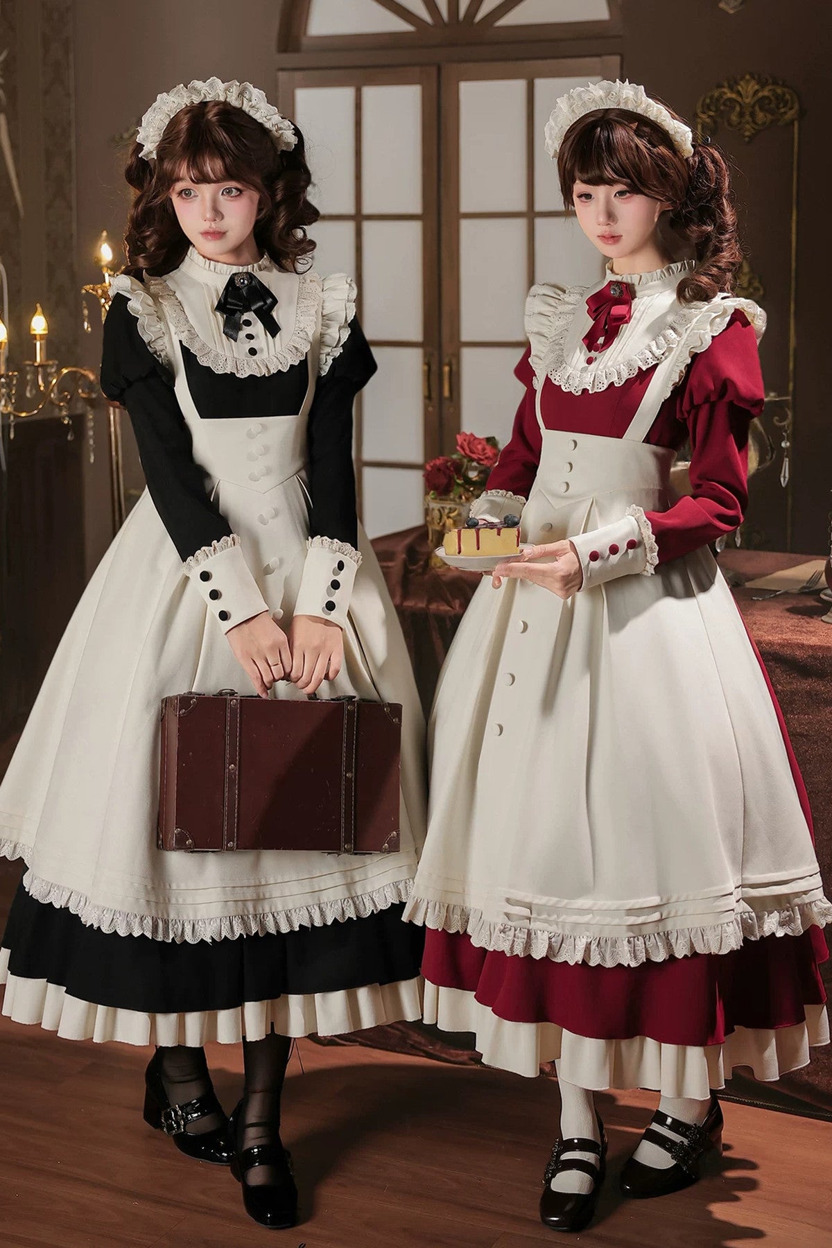 Robe tablier de soubrette à col montant