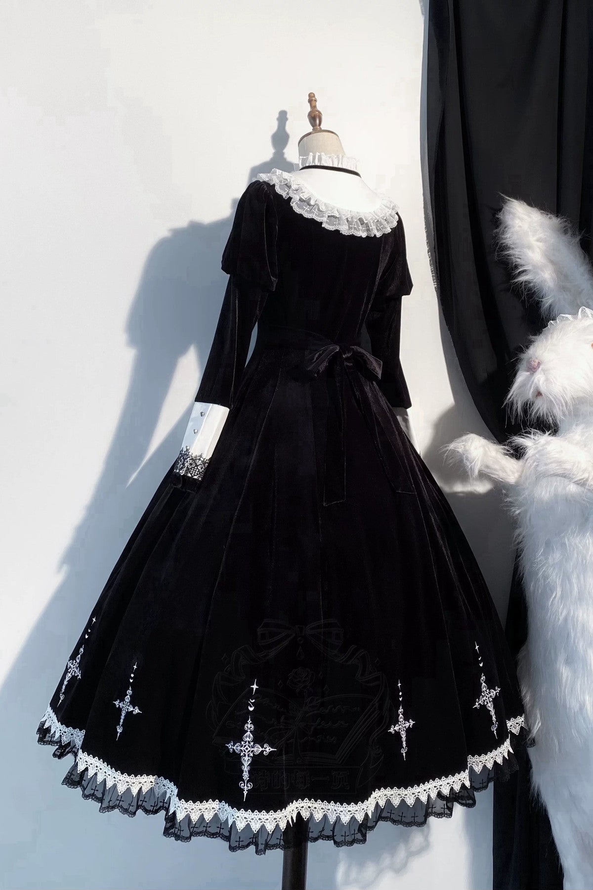 Cross-Cut Light Gothic Lolita Dress