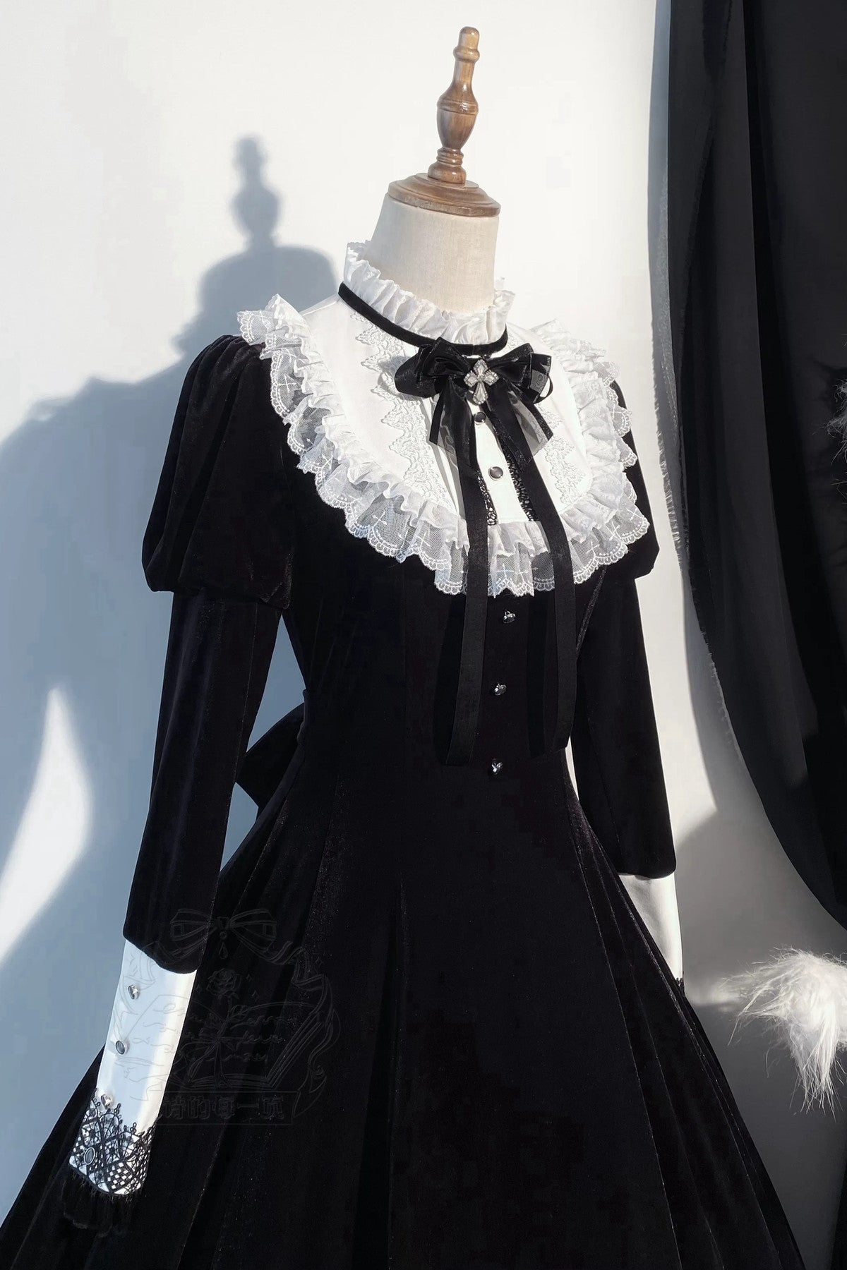Cross-Cut Light Gothic Lolita Dress