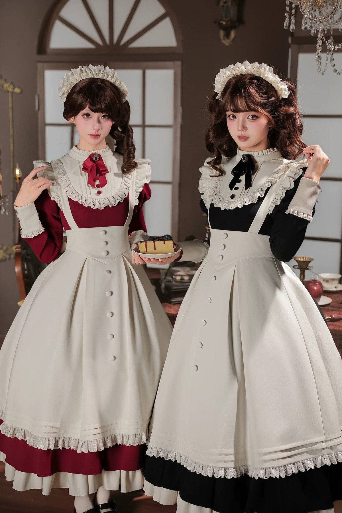 Robe tablier de soubrette à col montant