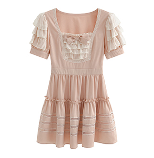 Creamy Powder Race Suite Princess Puff Sleeving Dress