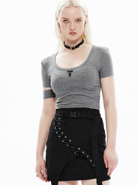 Split-sleeve U-neck cropped T-shirt