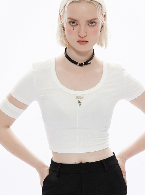 Split-sleeve U-neck cropped T-shirt