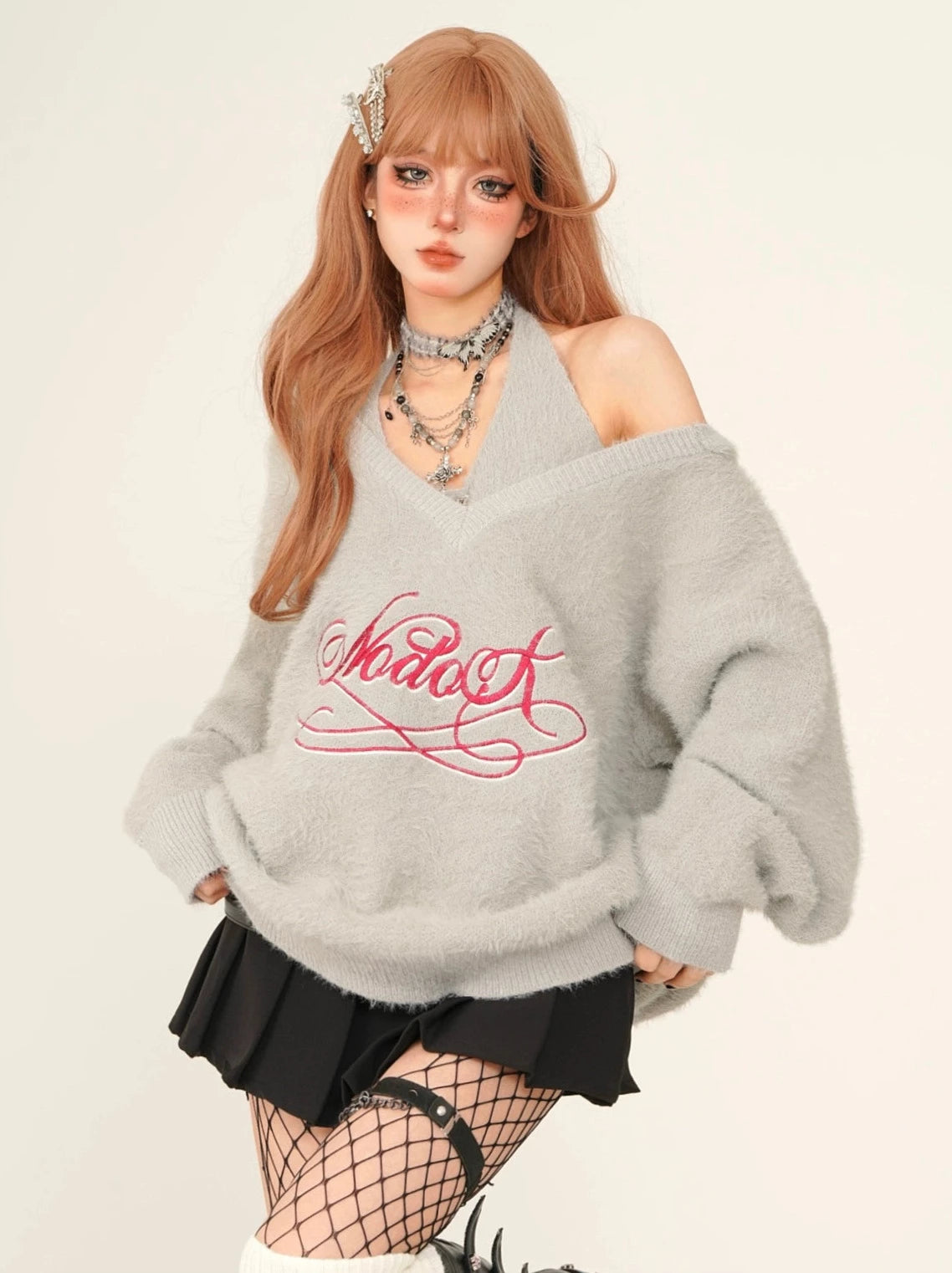 Halter-neck knit camisole + hoodie V-neck letter fur knit