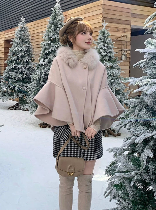 优雅的法式毛领羊毛斗篷大衣