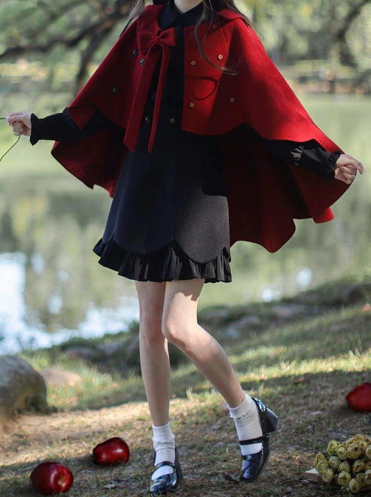 レトロレッドケープコート＋ブラックフリルフェイクツーピースドレス