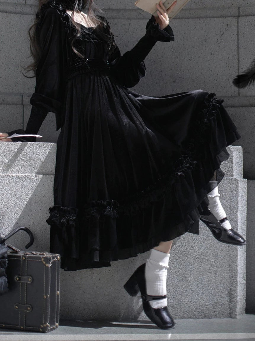 Black Swan French Retro Square Collar Velvet Elegant Dress + Belt + Ribbon [Reserved Item].