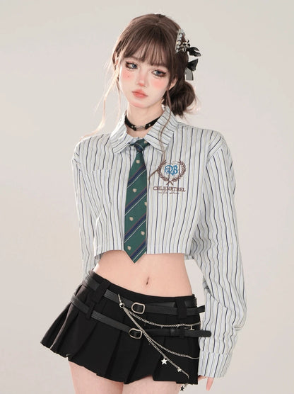 高中风 polo 领条纹短衬衫 + 领带套装 [保留产品]。