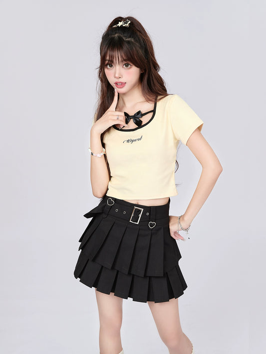 Short T-shirt with décolleté ribbon