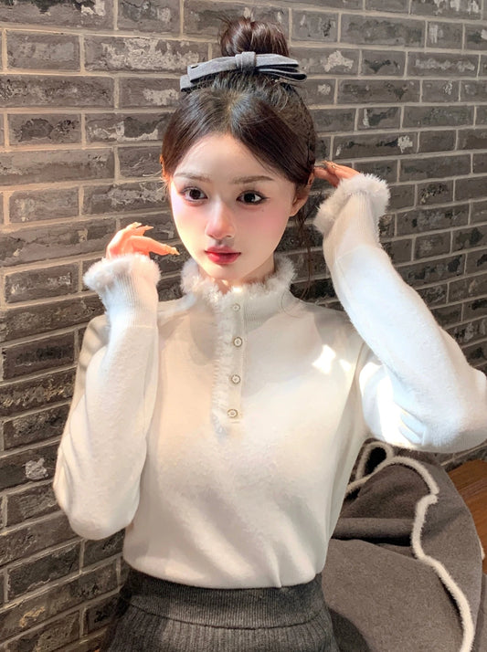 Fragrance style white tortrate neck knit