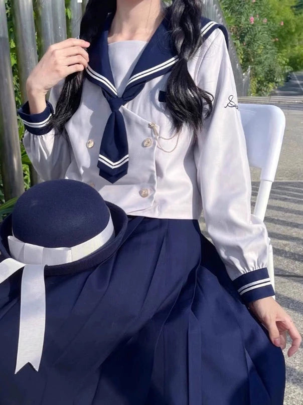 Sailor style tie + brooch + skirt