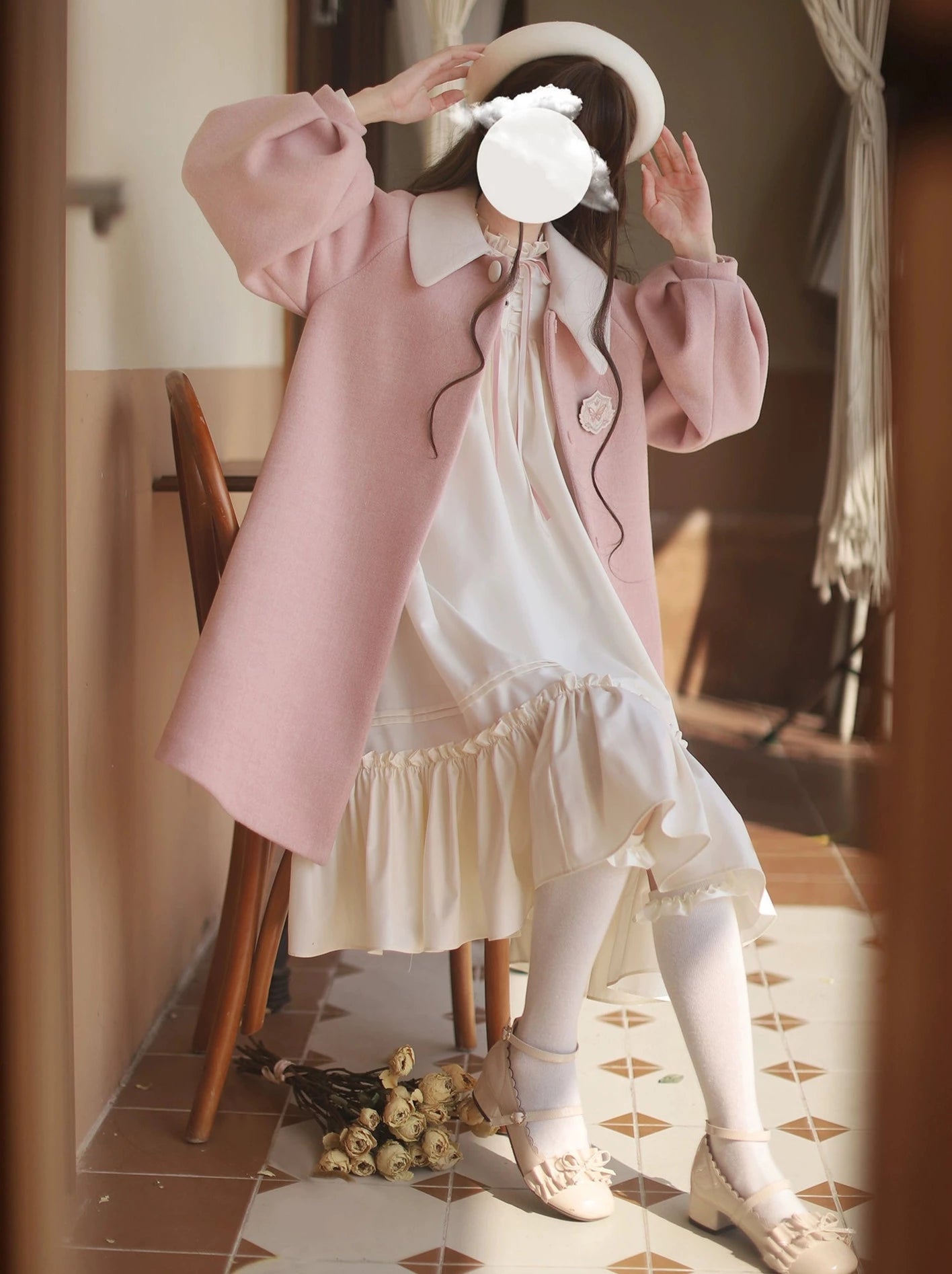 フリルロリータオフホワイトドレス＋ピンクドールカラーコート＋ワッペンバッジ【予約商品】