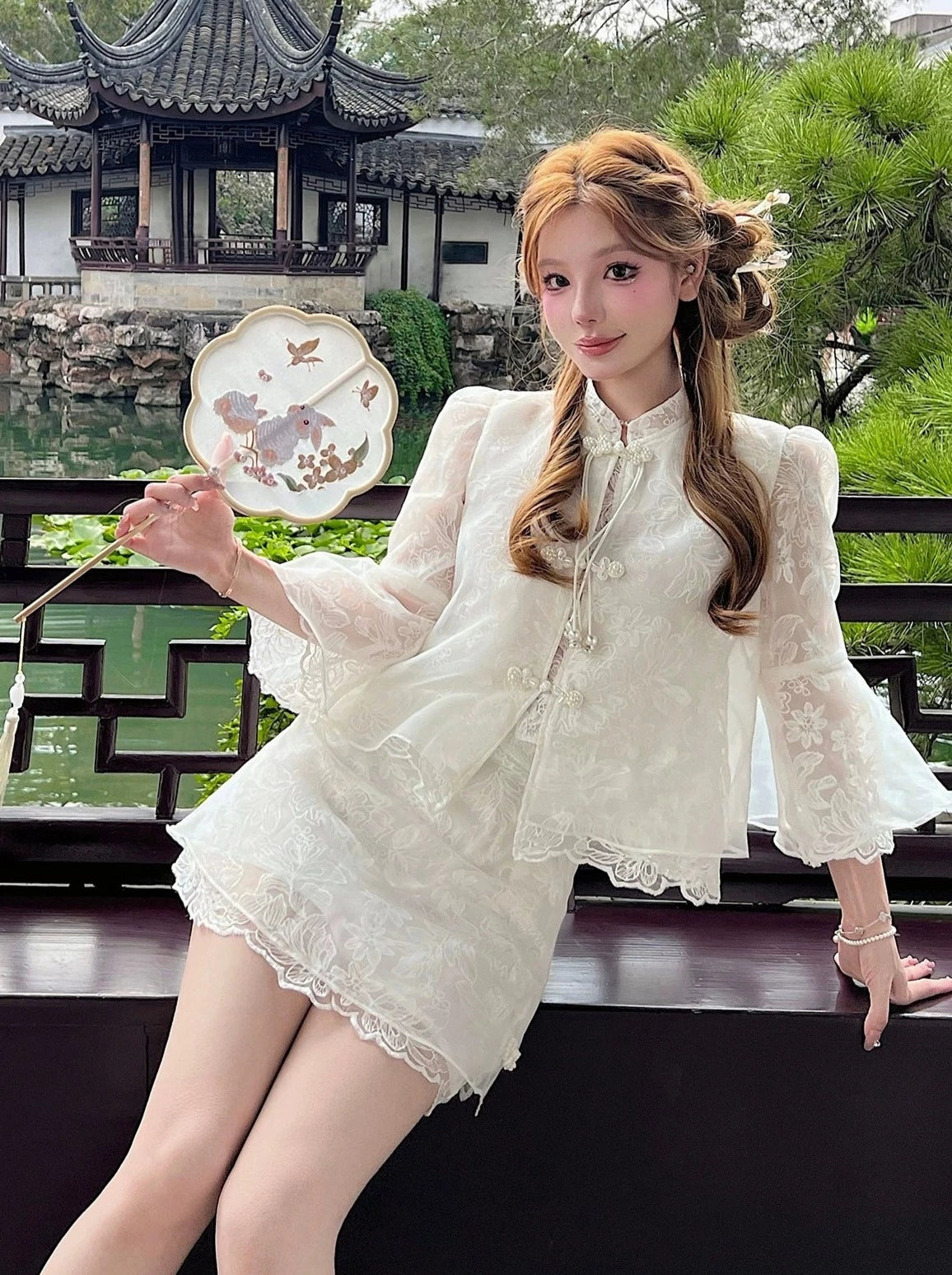 Bouton de plaque de perle de Chine Top + mini-jupe en dentelle